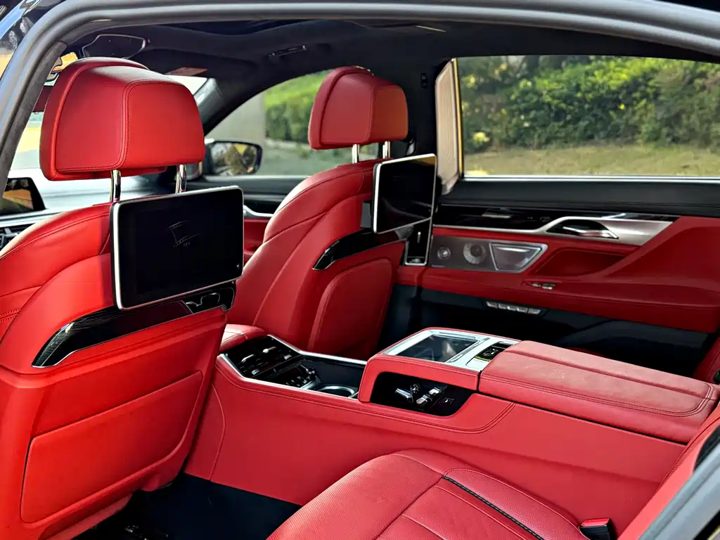 BMW 7 Series — миниатюра 9