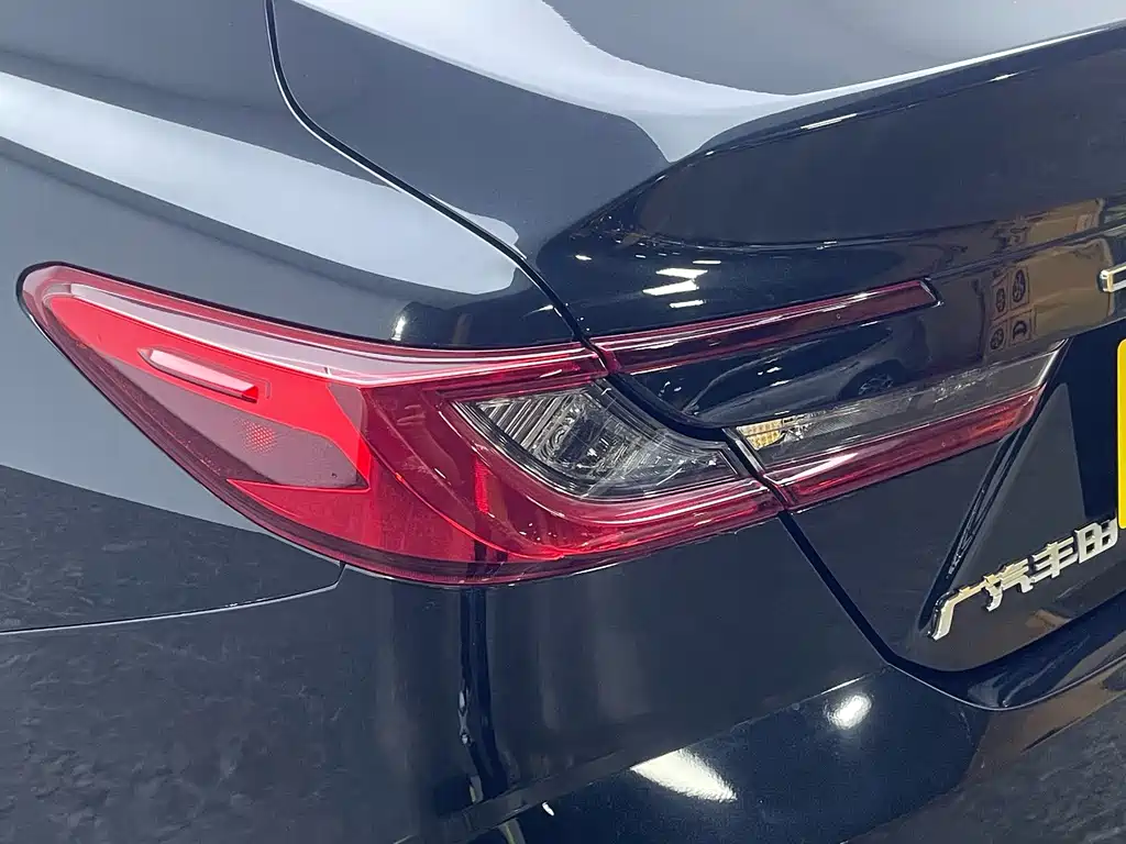 Toyota Camry — миниатюра 12