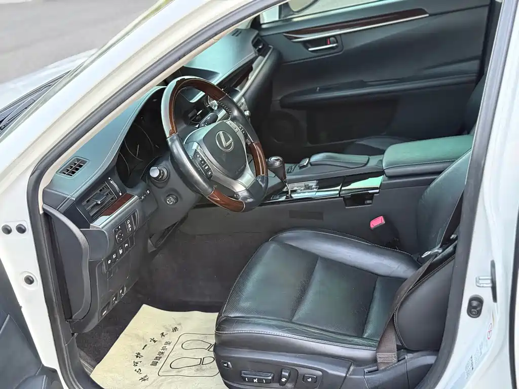 Lexus ES — миниатюра 16