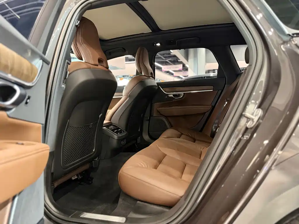 Volvo V90 2024 Cross Country B5 AWD
