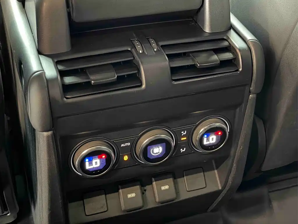 Land Rover Defender — миниатюра 13