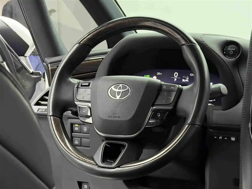 Toyota Alphard — миниатюра 13