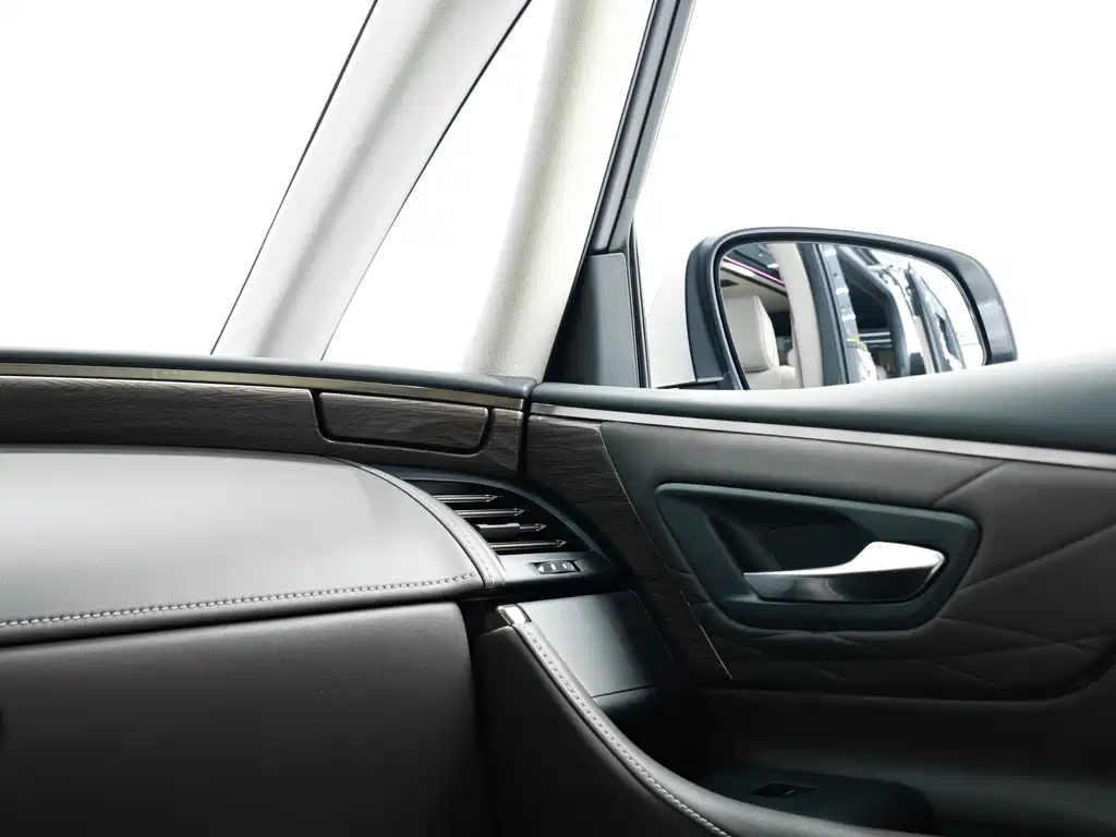 Toyota Alphard — миниатюра 13