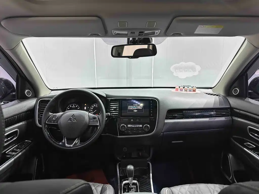 Mitsubishi Outlander — миниатюра 13