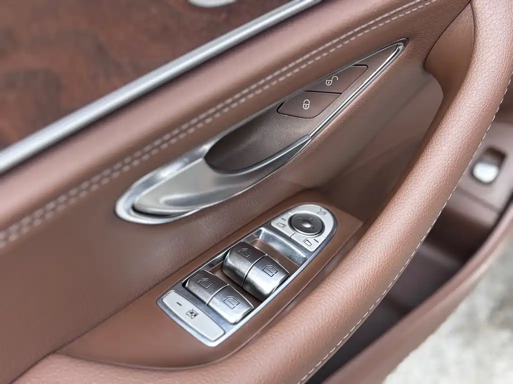 Mercedes-Benz E-Class — миниатюра 14