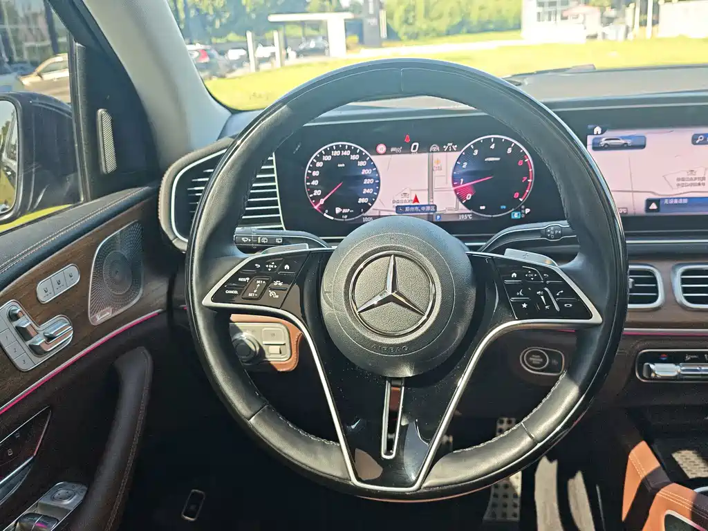 Mercedes-Benz GLS — миниатюра 12