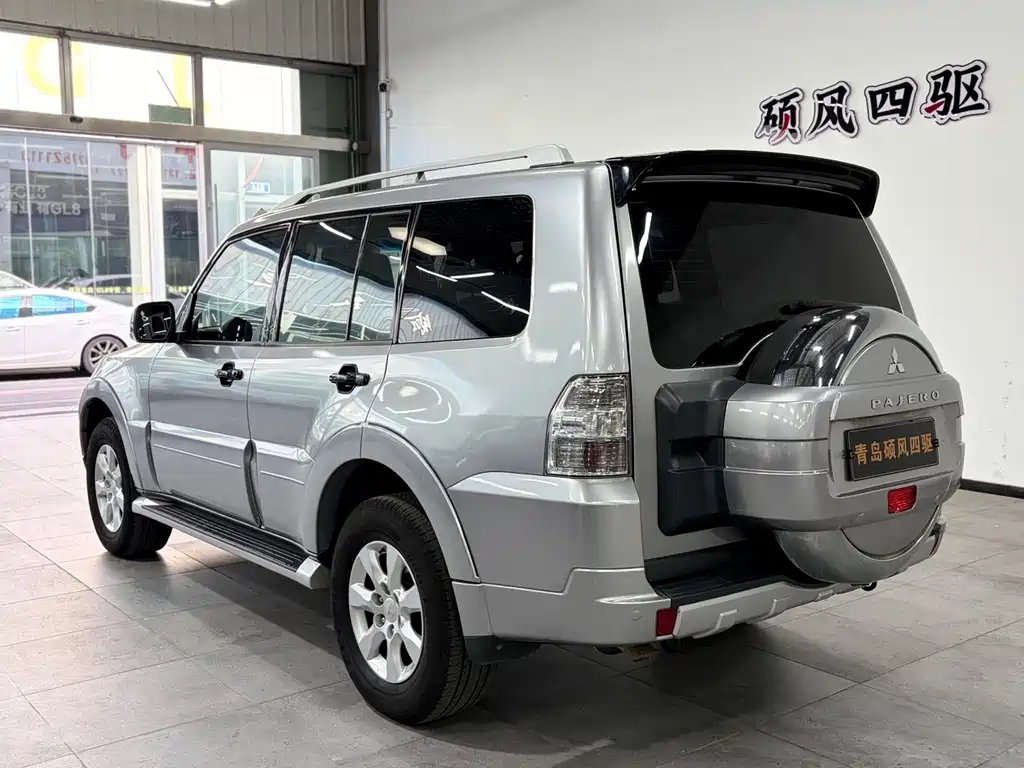 Mitsubishi Pajero (Import) — миниатюра 3