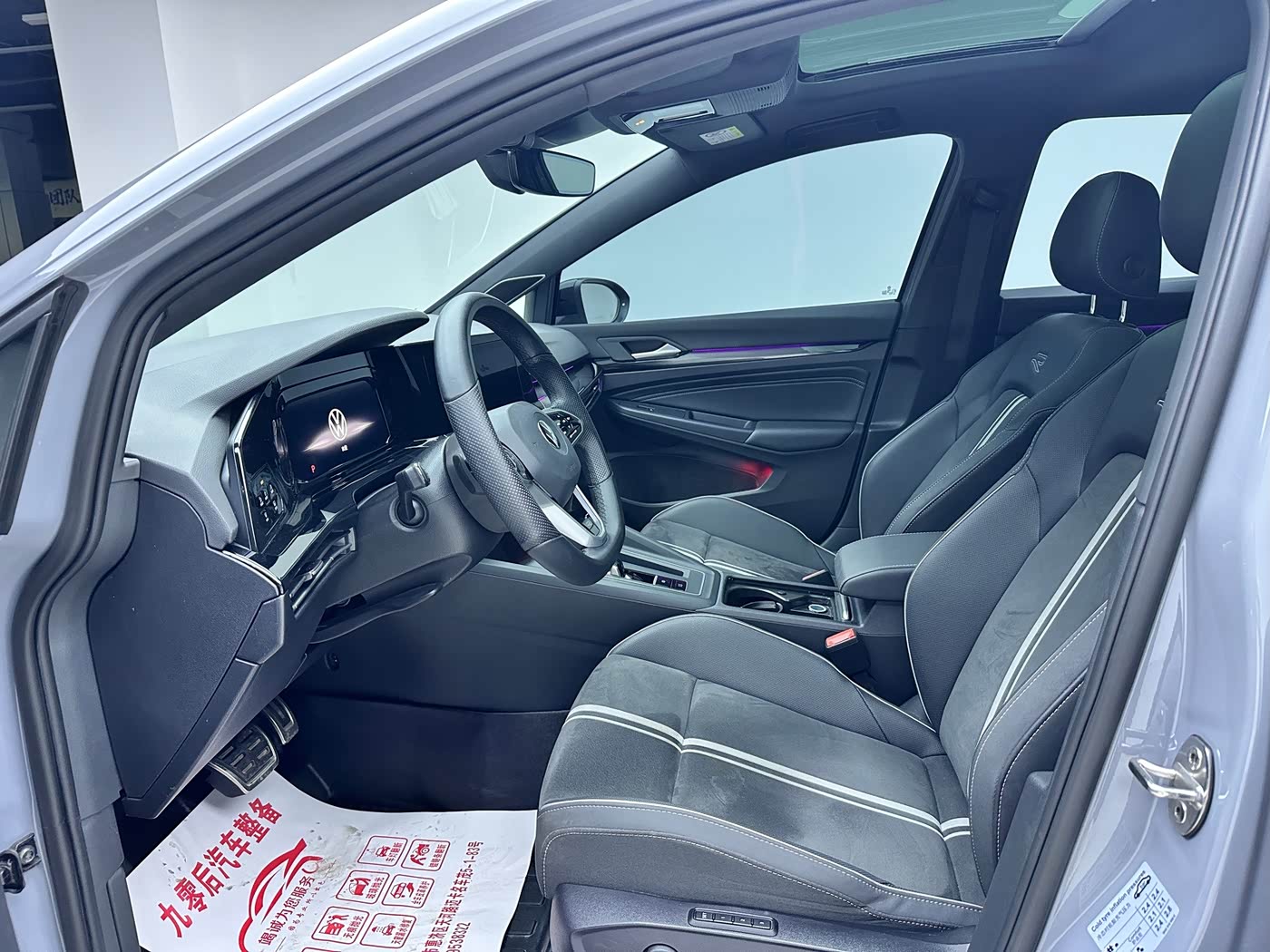 Volkswagen Golf 1.4 л 2022 г. Серебристо-серый, пробег 31000 км