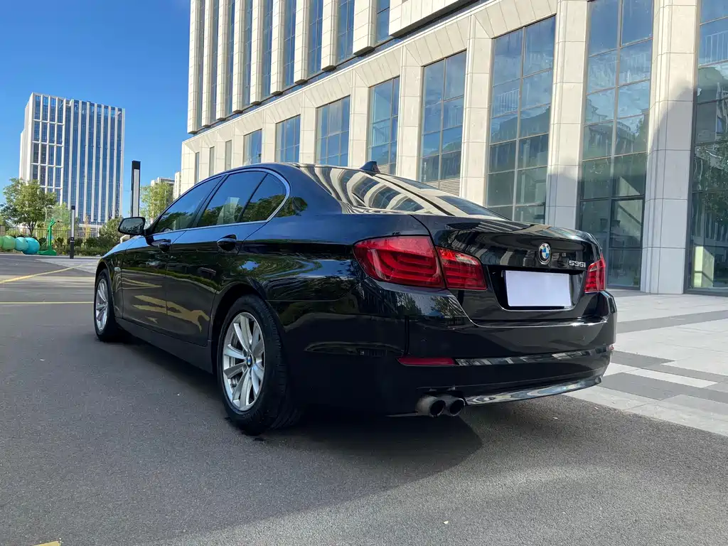 BMW 5 Series — миниатюра 3