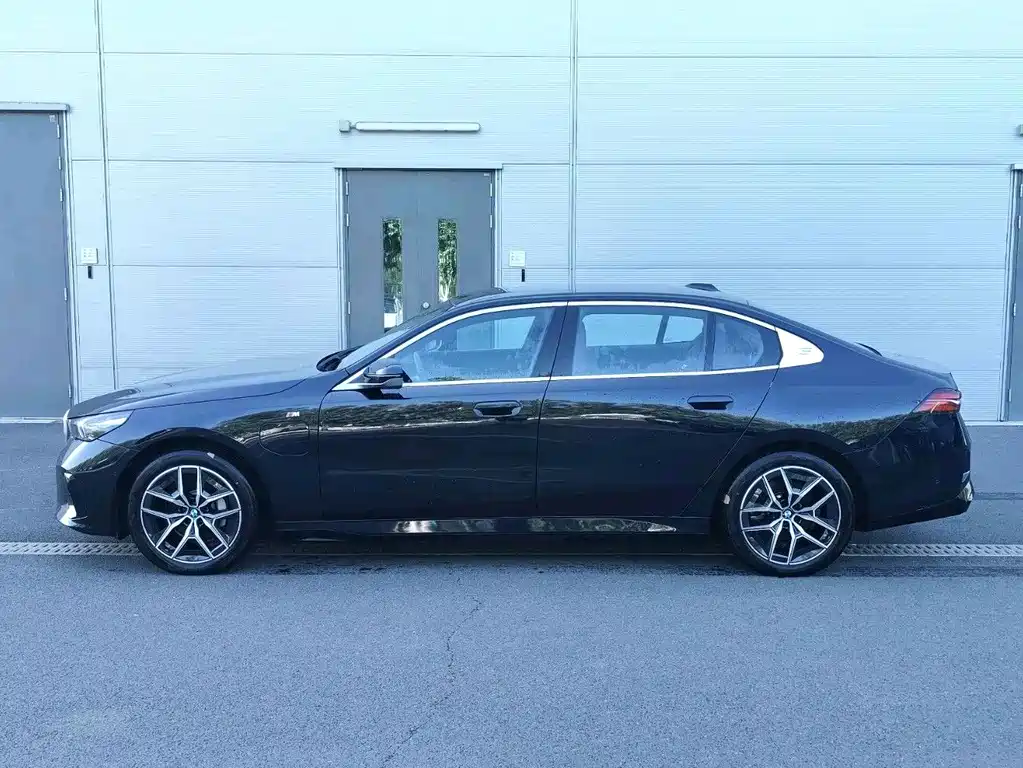 BMW i5 — миниатюра 4