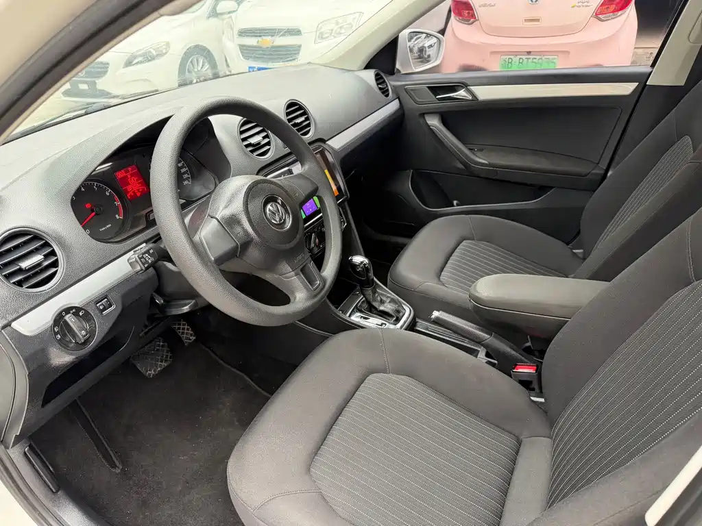 Volkswagen Jetta — миниатюра 8