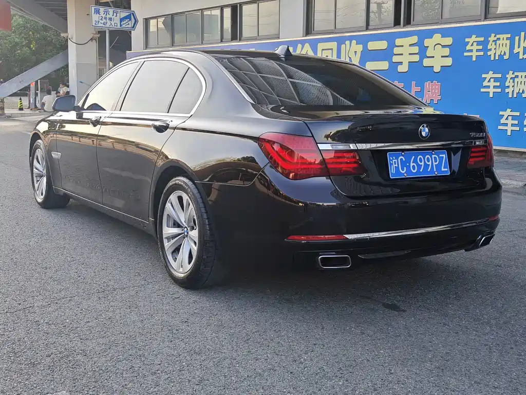 BMW 7 Series — миниатюра 6