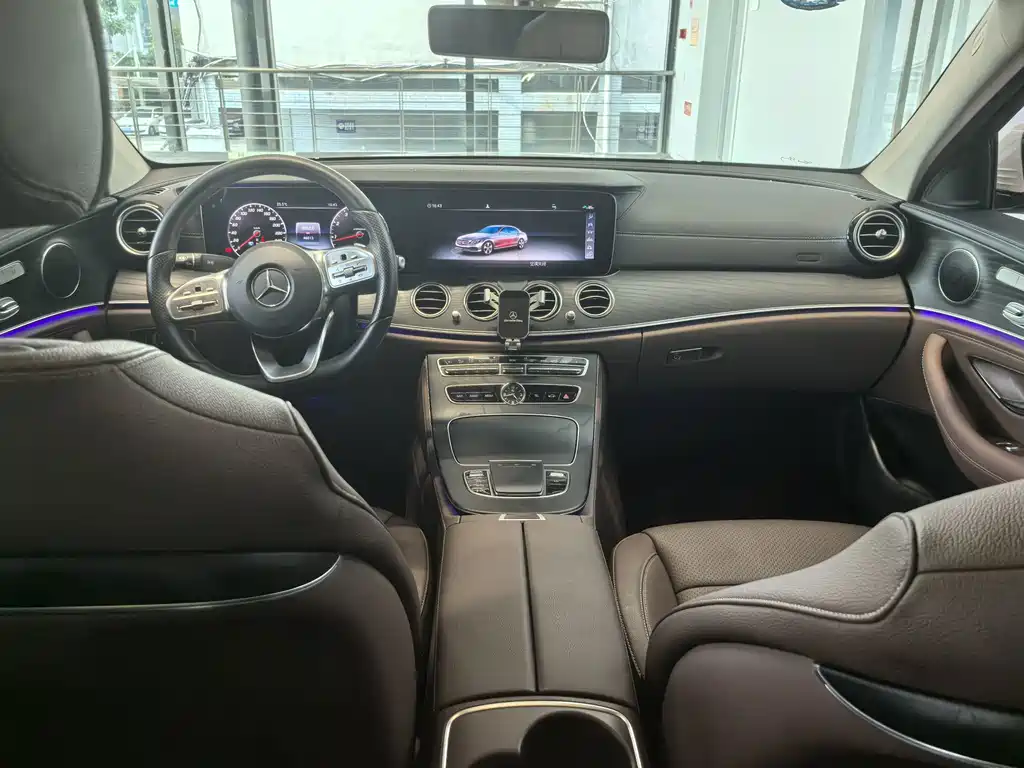Mercedes-Benz E-Class — миниатюра 13