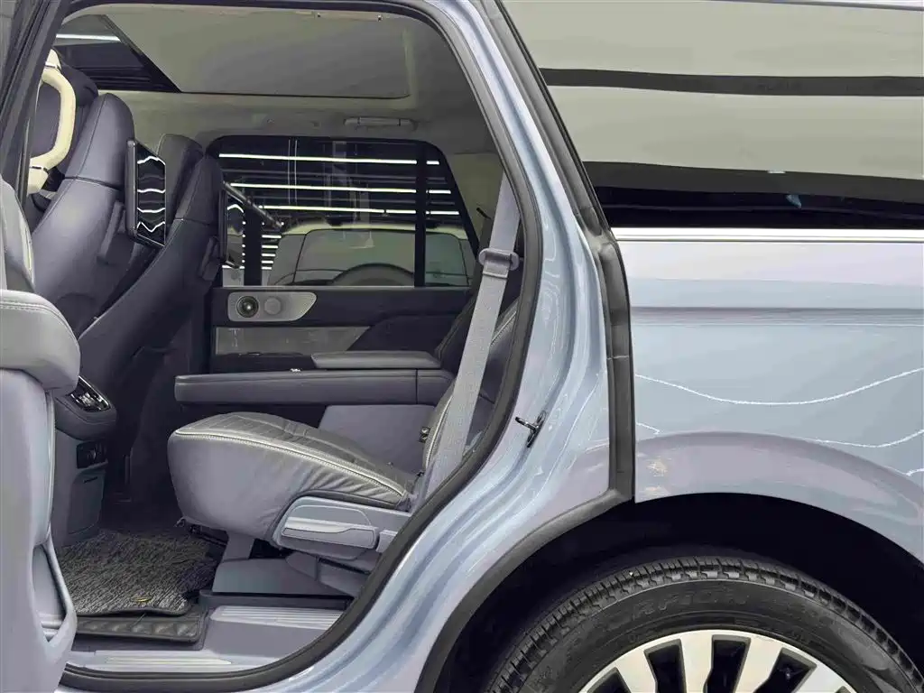 Lincoln Navigator — миниатюра 9