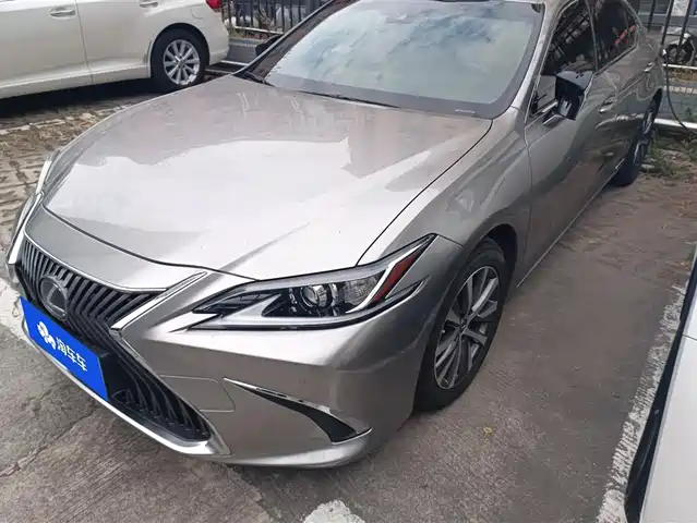 LEXUS ES 2019