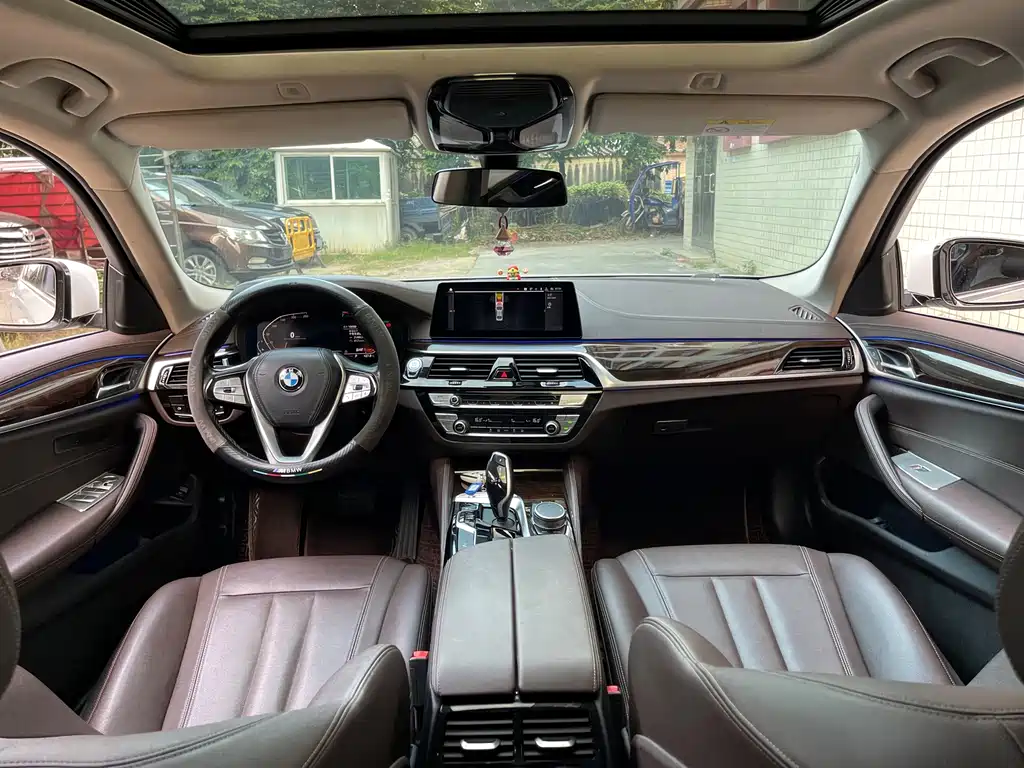 BMW 5 Series — миниатюра 6