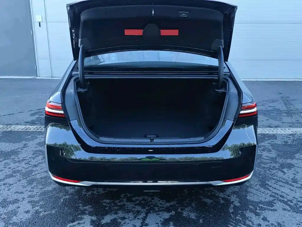 BMW i5 — миниатюра 13
