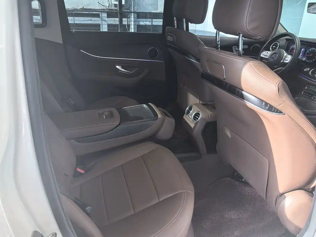Mercedes-Benz E-Class — миниатюра 15