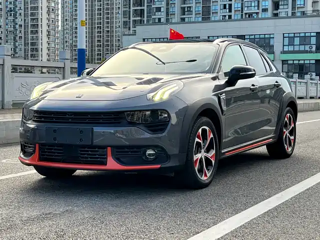 2020 Lynk & Co 02