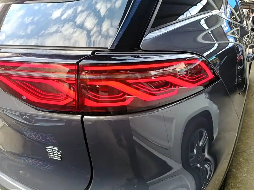 BYD Tang New Energy — миниатюра 8