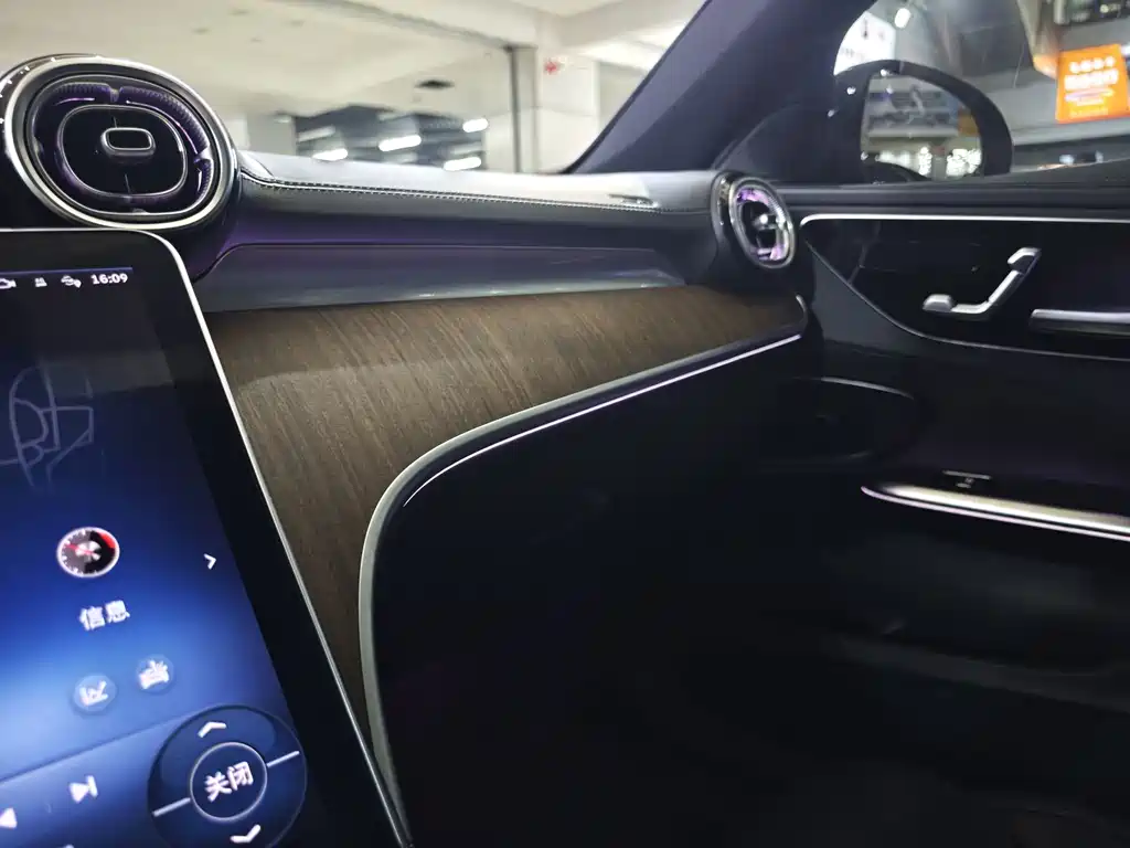 Mercedes-Benz C-Class — миниатюра 17