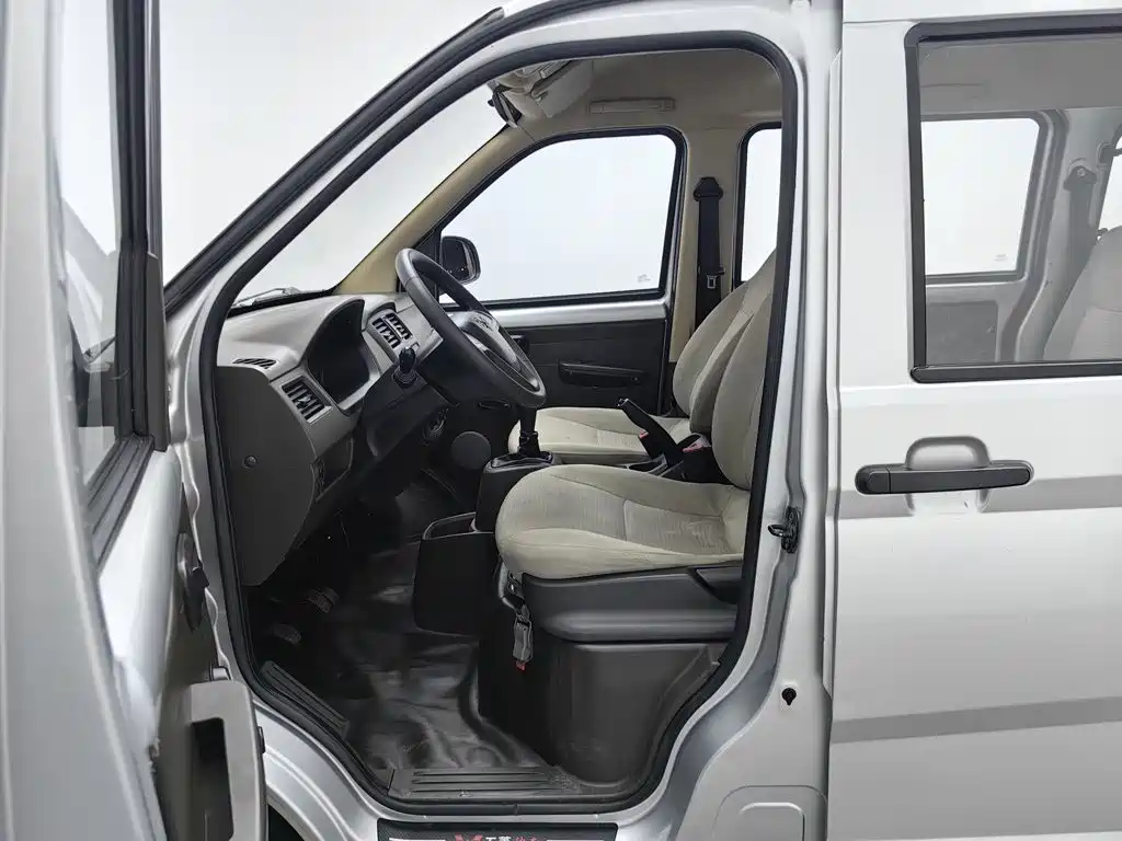 Wuling Rongguang S — миниатюра 10