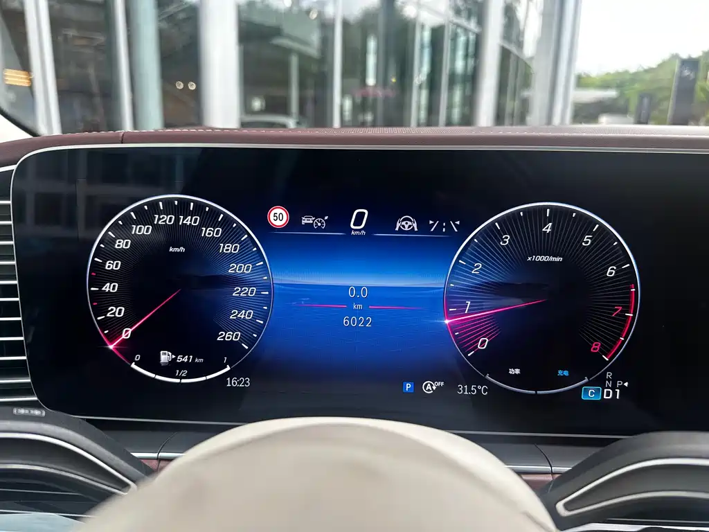 Mercedes-Benz GLS — миниатюра 10
