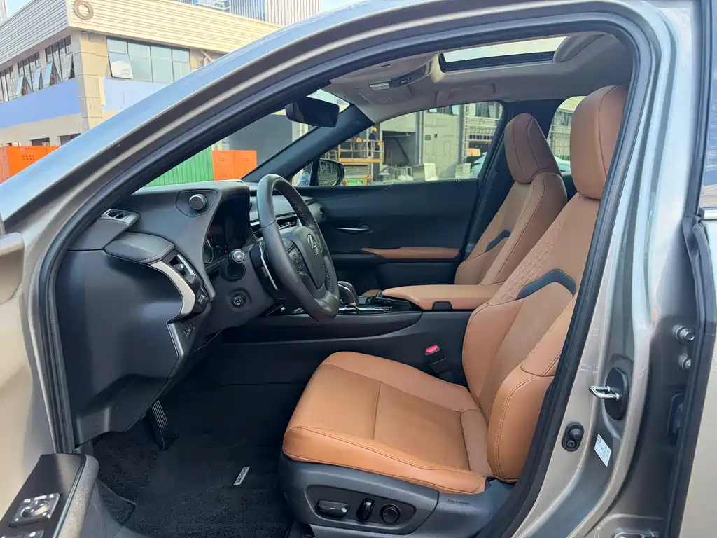 Lexus UX New Energy — миниатюра 4