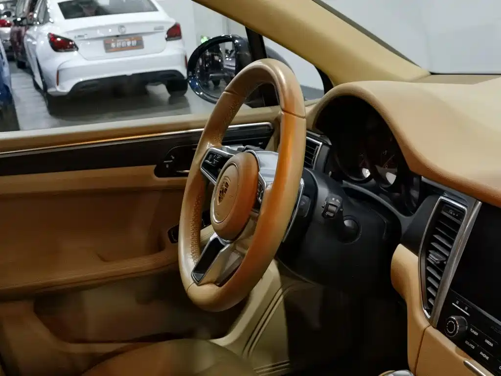 Porsche Macan — миниатюра 22