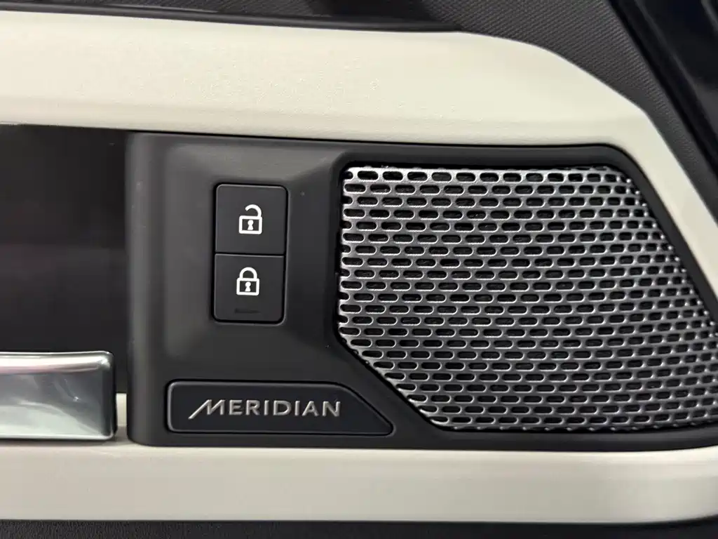 Land Rover Defender — миниатюра 16