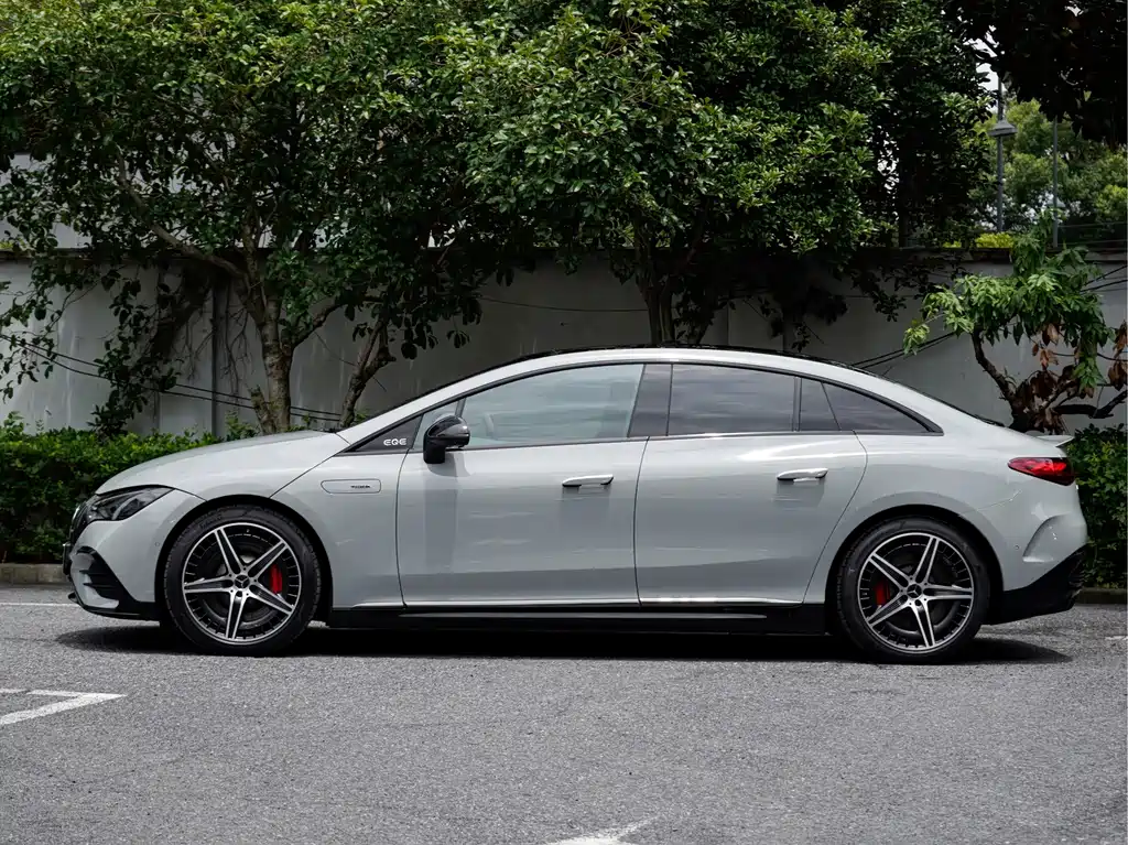 Mercedes-Benz EQE AMG — миниатюра 3