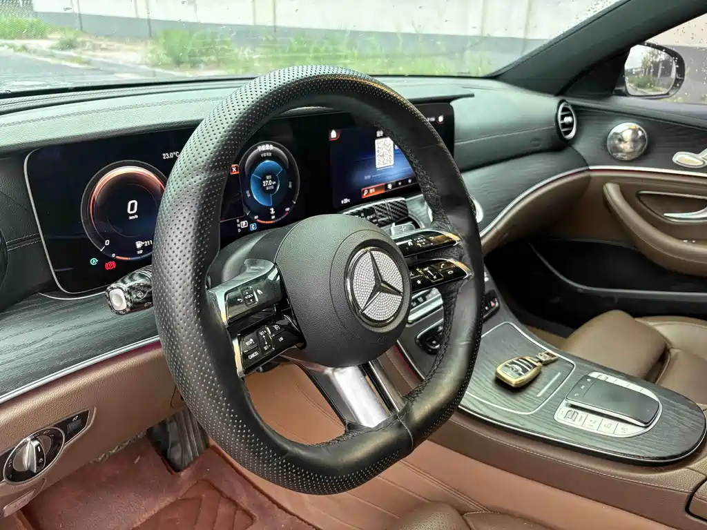 Mercedes-Benz E-Class — миниатюра 8