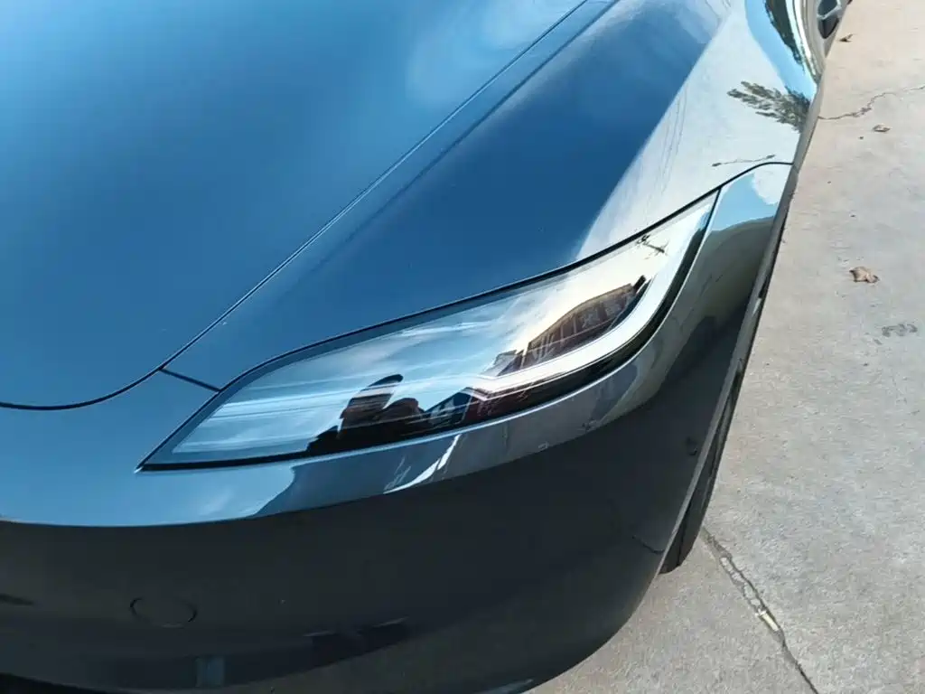 Tesla Model 3 — миниатюра 24
