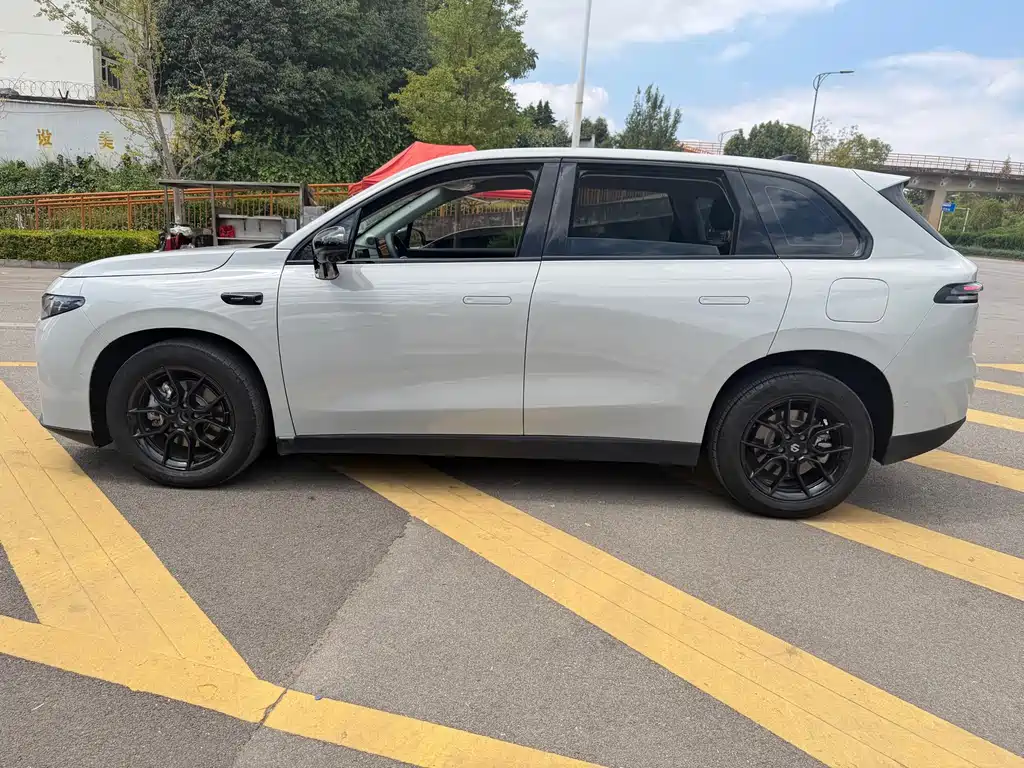 Leapmotor Leapmotor C10 — миниатюра 7