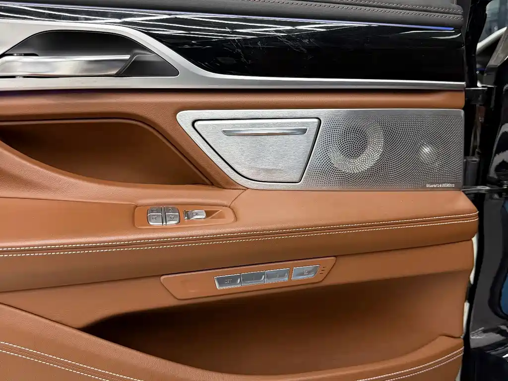BMW 7 Series — миниатюра 14