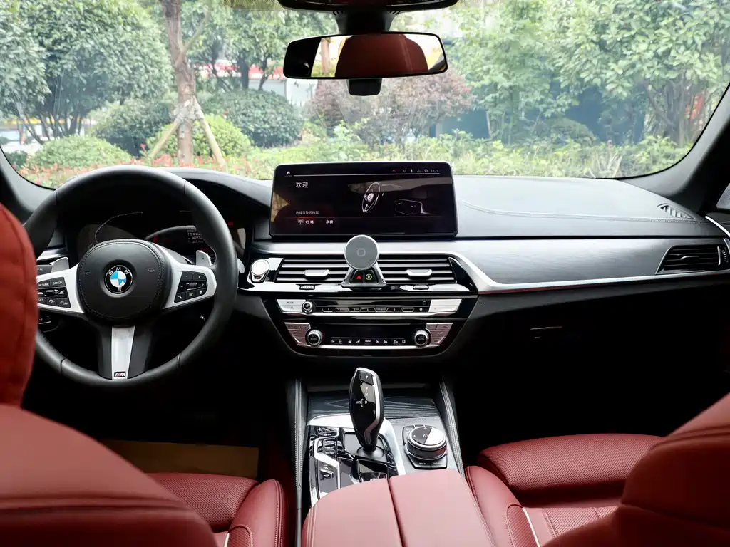 BMW 5 Series — миниатюра 12