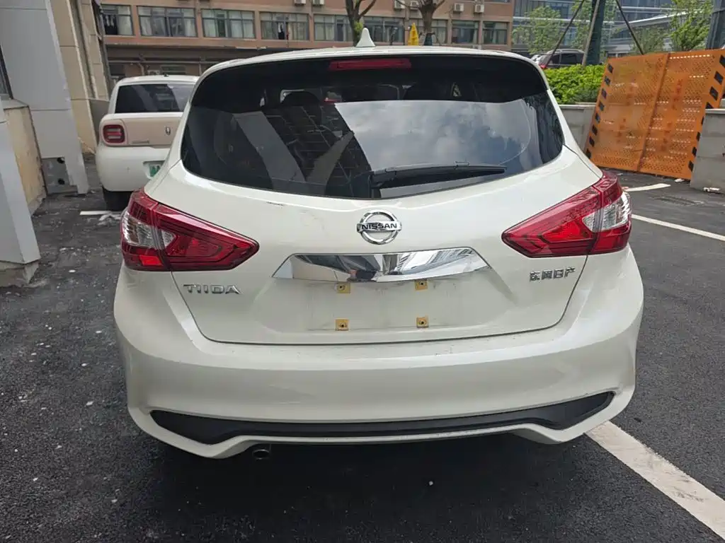 Nissan Tiida — миниатюра 6