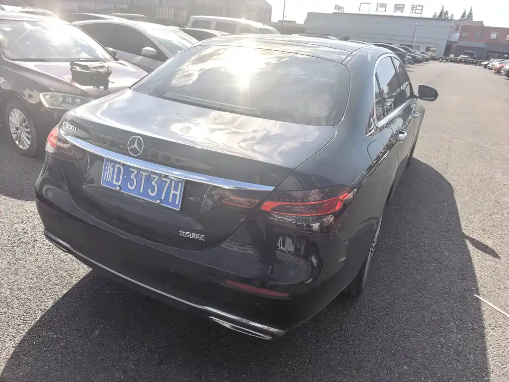 Mercedes-Benz E-Class — миниатюра 9