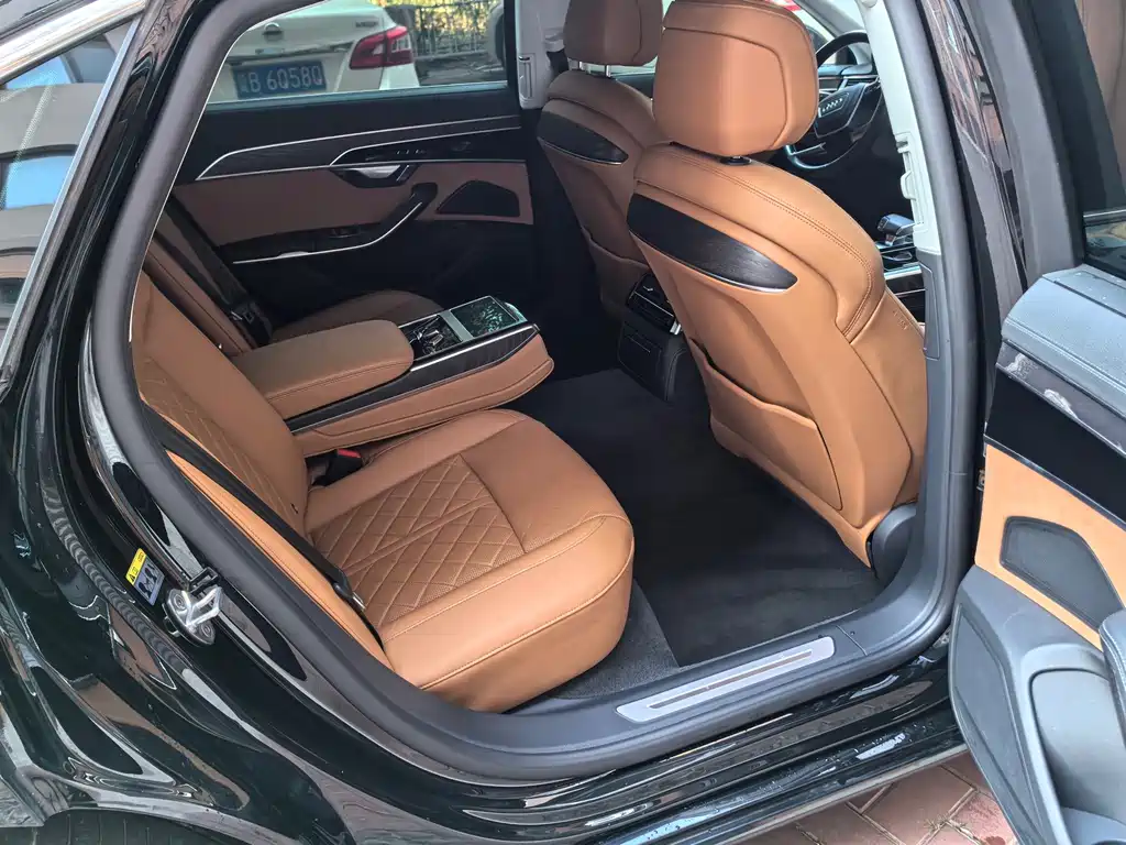 Audi A8 — миниатюра 7