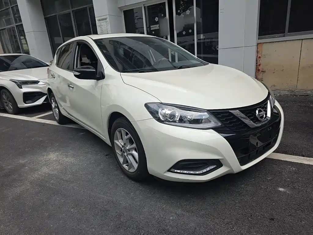 Nissan Tiida — миниатюра 4