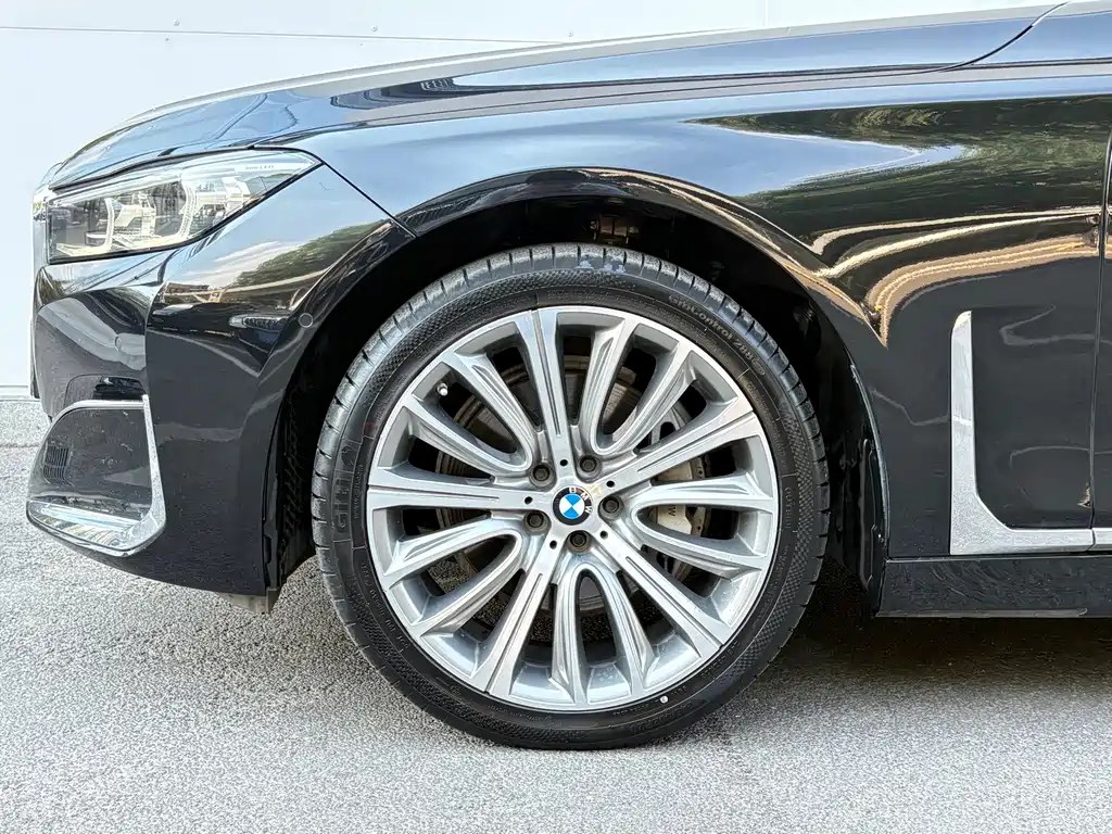 BMW 7 Series — миниатюра 4