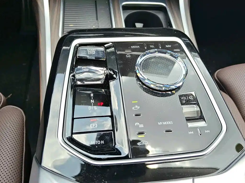 BMW 7 Series — миниатюра 10