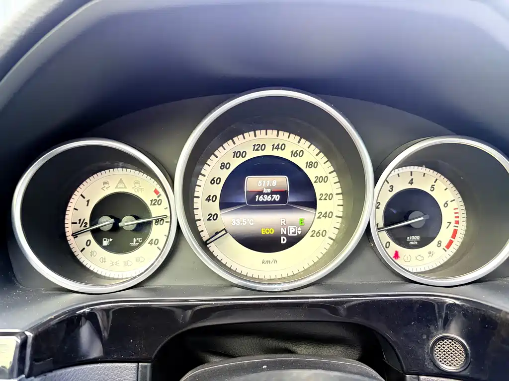 Mercedes-Benz E-Class — миниатюра 13
