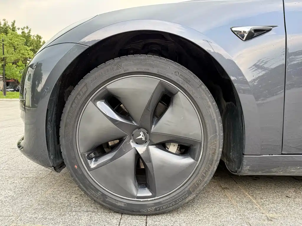 Tesla Model 3 — миниатюра 23
