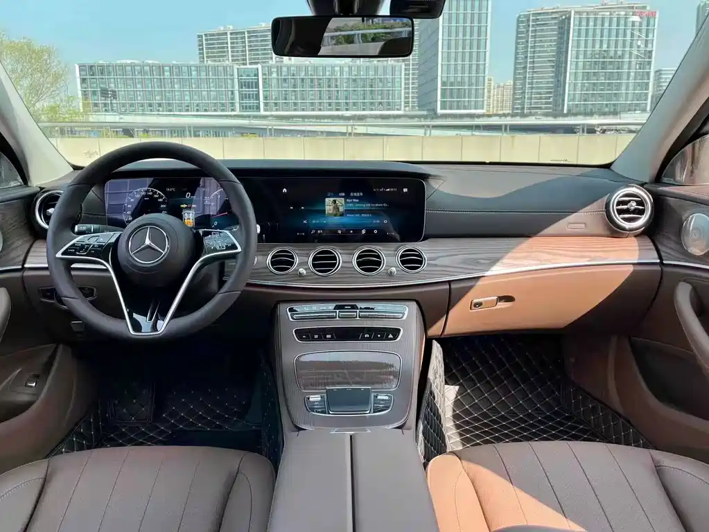Mercedes-Benz E-Class — миниатюра 9