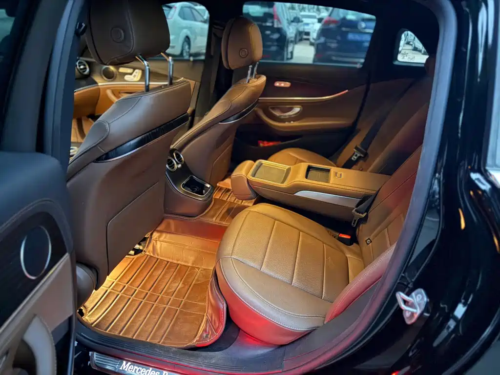 Mercedes-Benz E-Class — миниатюра 8