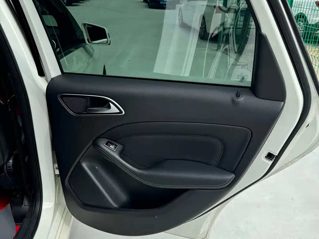 Mercedes-Benz B-Class — миниатюра 11