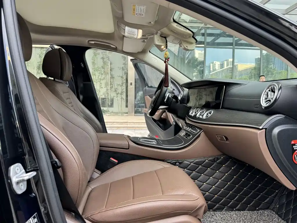 Mercedes-Benz E-Class — миниатюра 8