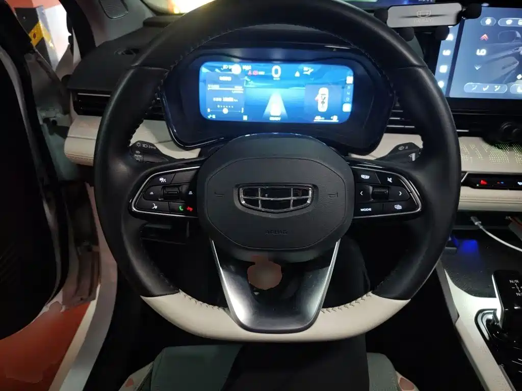 Geely L HiP — миниатюра 11