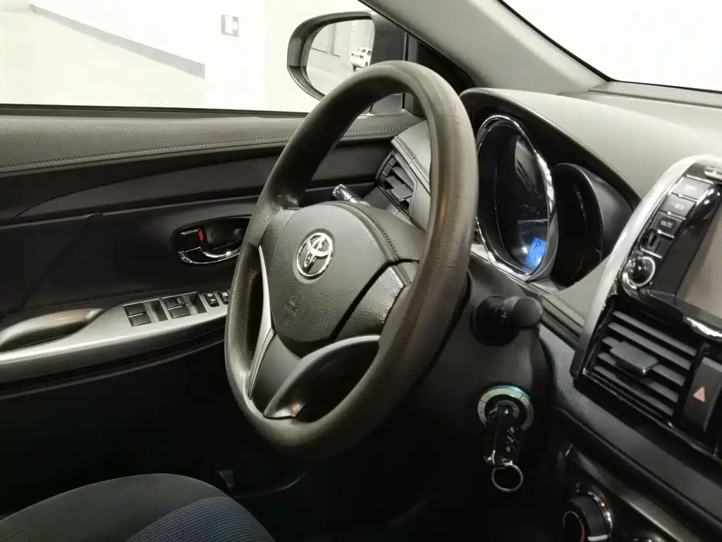 Toyota Yaris L — миниатюра 22